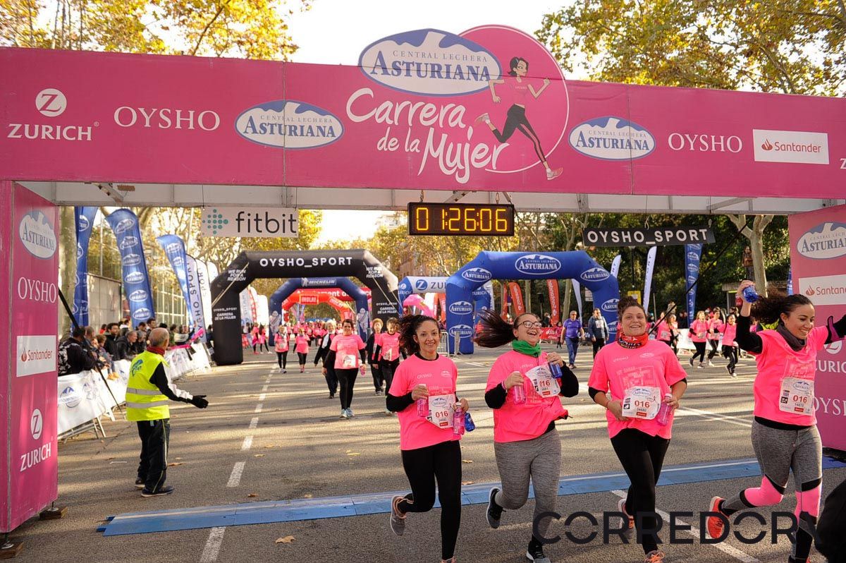 Llegada de la Carrera de la Mujer de Barcelona (ARCO IZQUIERDO 65)