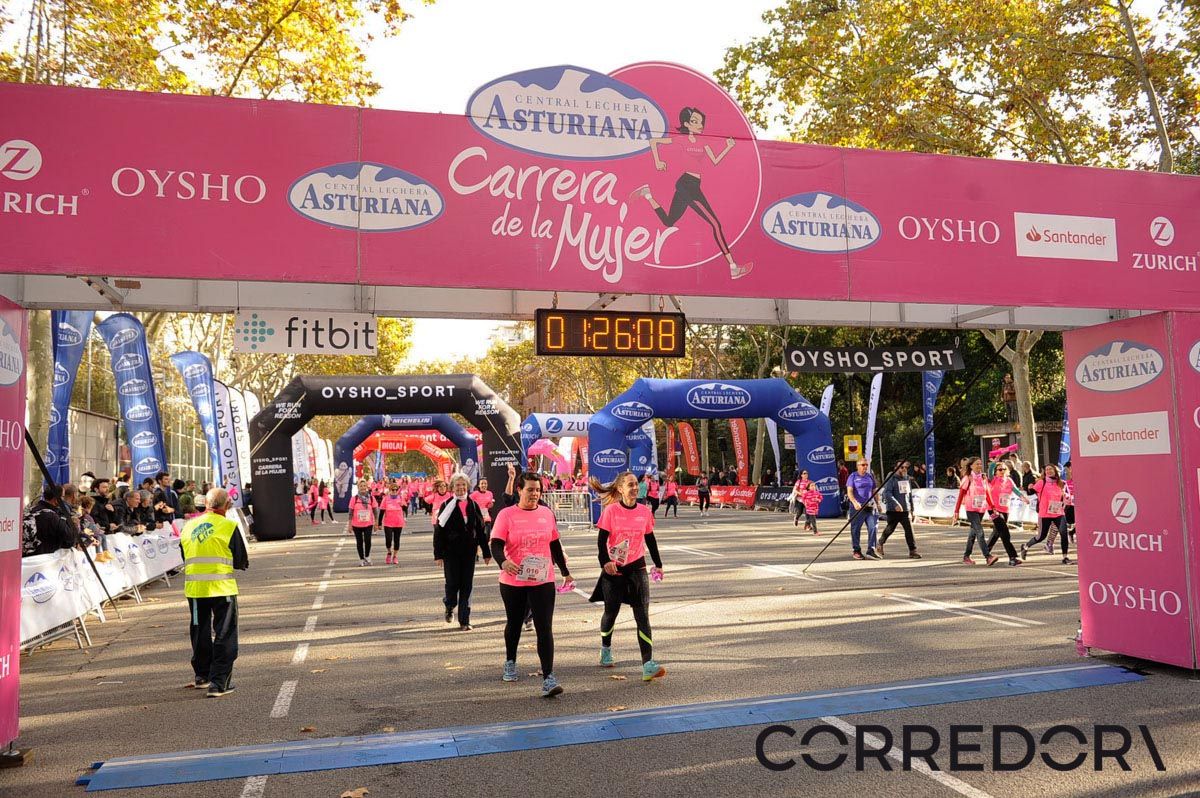 Llegada de la Carrera de la Mujer de Barcelona (ARCO IZQUIERDO 65)