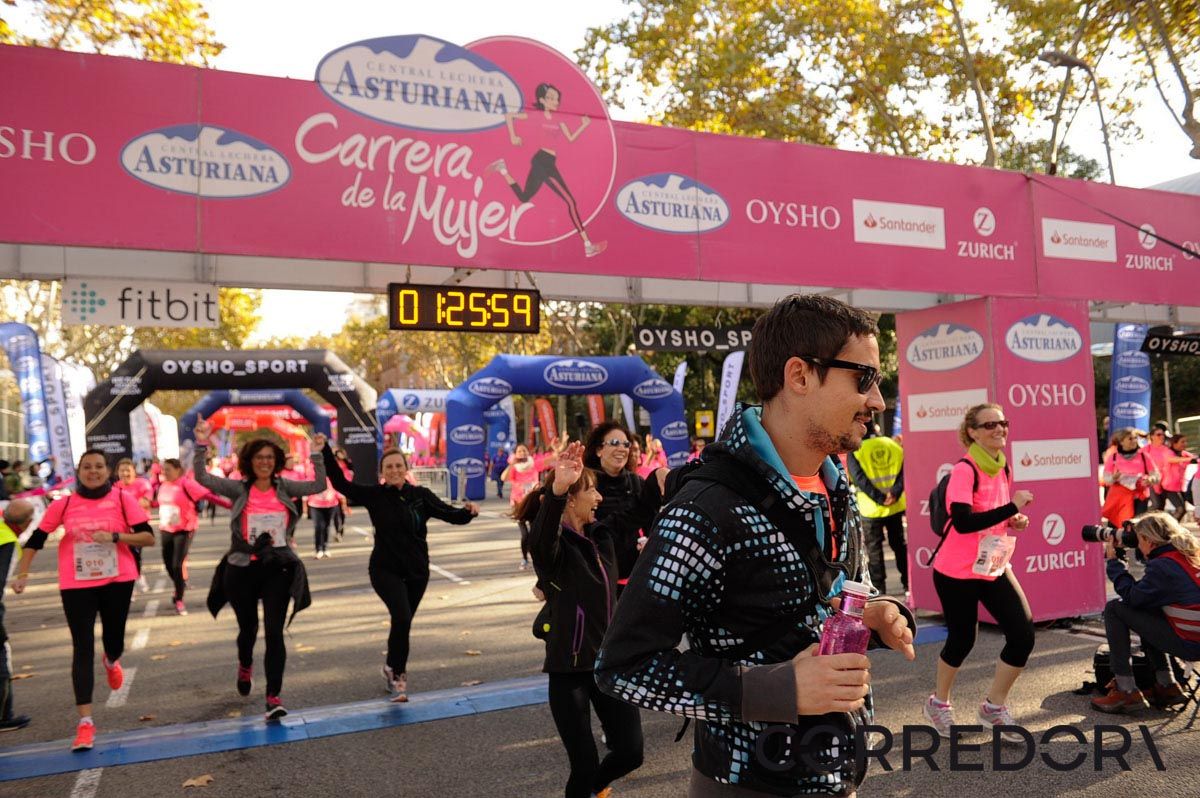 Llegada de la Carrera de la Mujer de Barcelona (ARCO IZQUIERDO 65)
