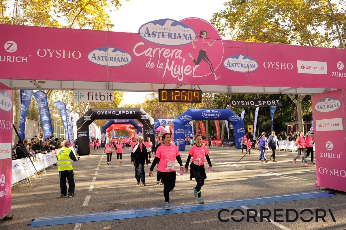 Llegada de la Carrera de la Mujer de Barcelona (ARCO IZQUIERDO 65)
