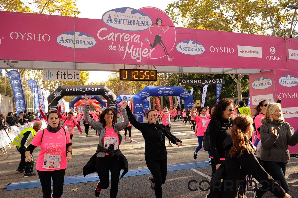 Llegada de la Carrera de la Mujer de Barcelona (ARCO IZQUIERDO 65)