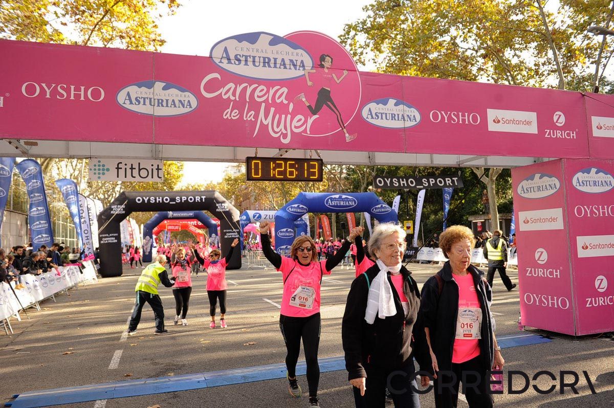Llegada de la Carrera de la Mujer de Barcelona (ARCO IZQUIERDO 65)