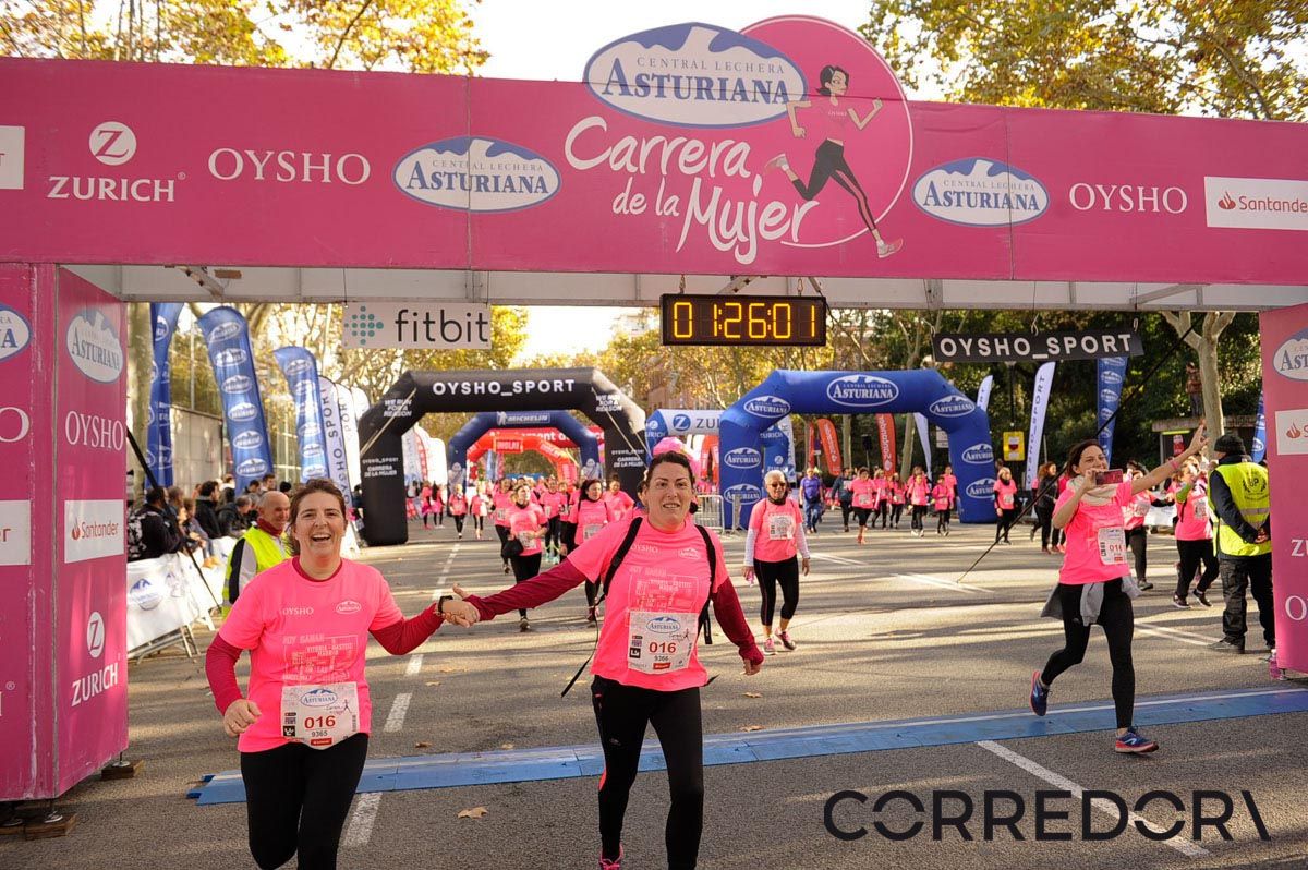 Llegada de la Carrera de la Mujer de Barcelona (ARCO IZQUIERDO 65)
