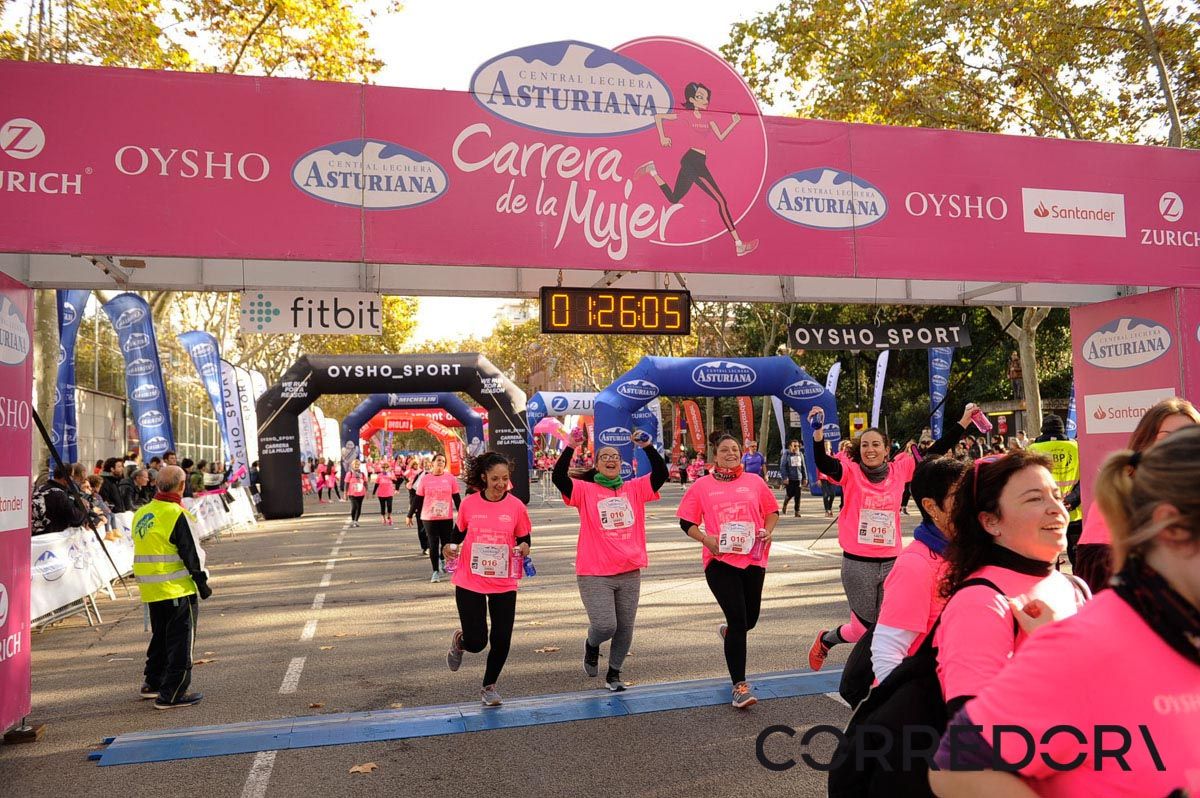 Llegada de la Carrera de la Mujer de Barcelona (ARCO IZQUIERDO 65)