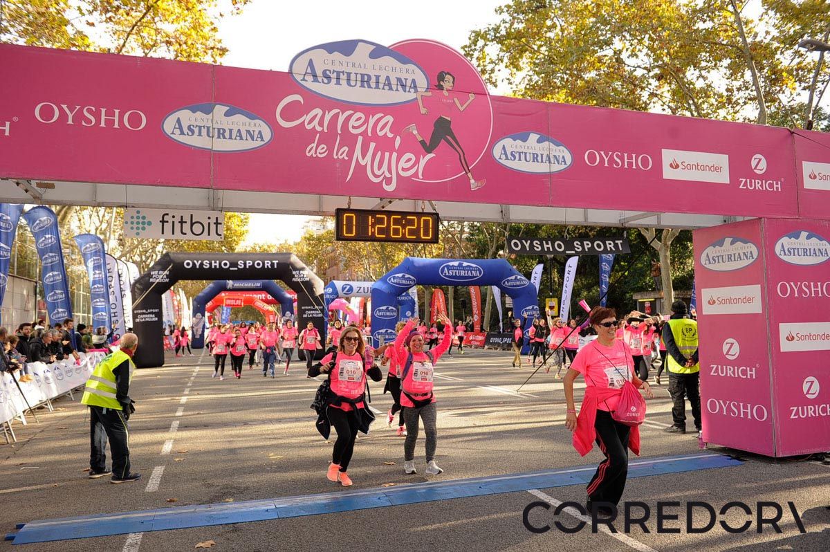 Llegada de la Carrera de la Mujer de Barcelona (ARCO IZQUIERDO 65)