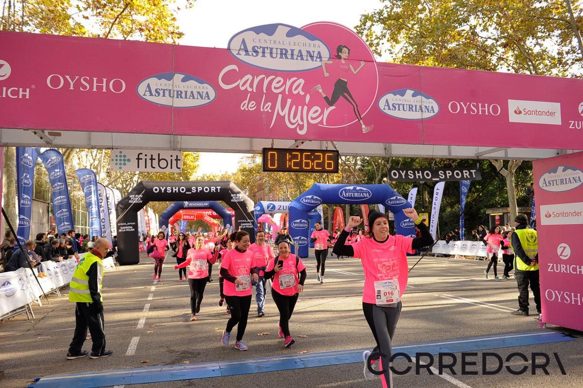 Llegada de la Carrera de la Mujer de Barcelona (ARCO IZQUIERDO 66)