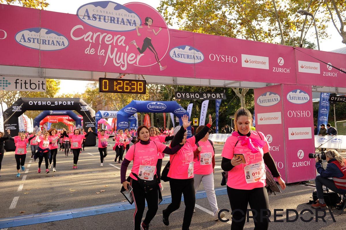 Llegada de la Carrera de la Mujer de Barcelona (ARCO IZQUIERDO 66)