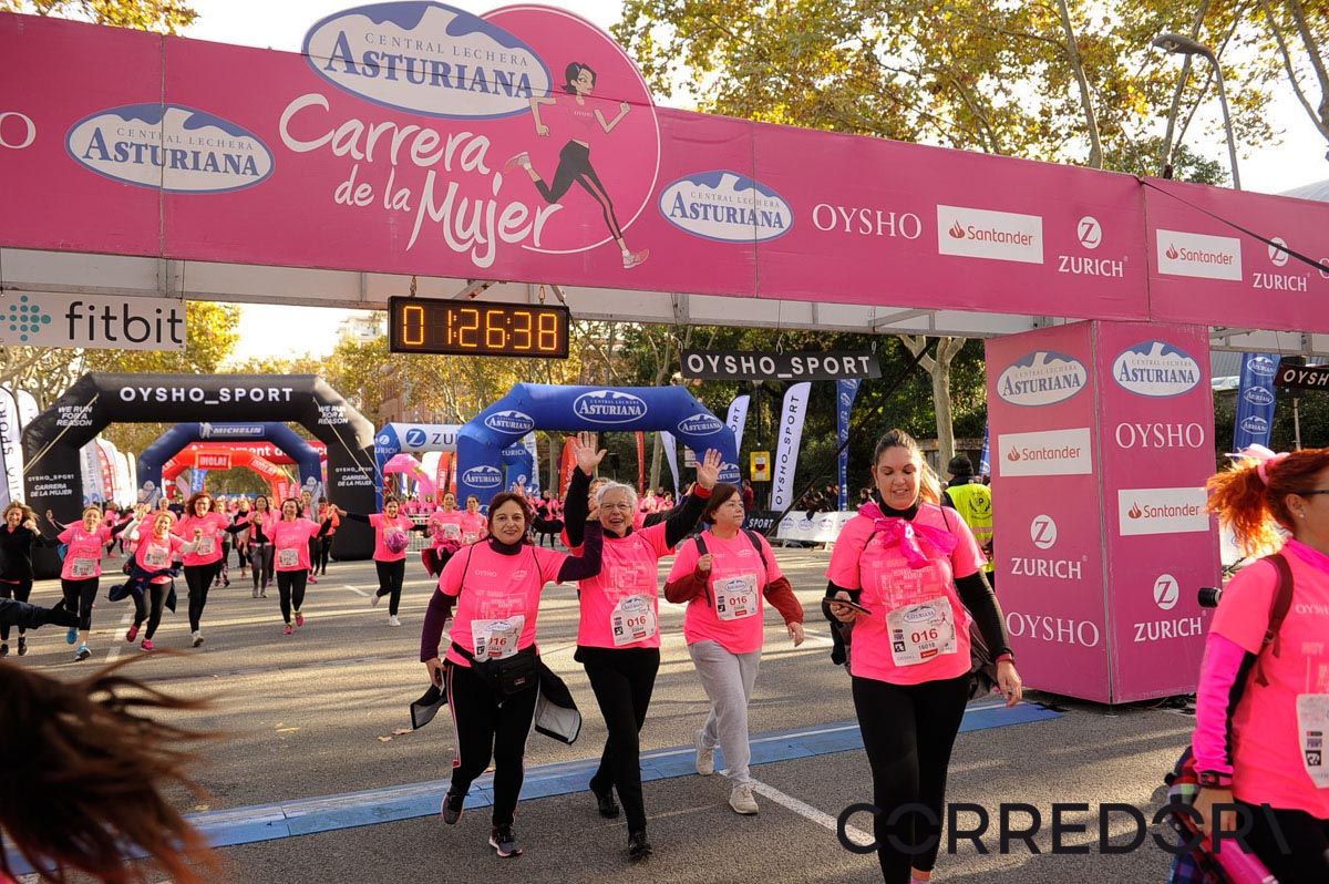 Llegada de la Carrera de la Mujer de Barcelona (ARCO IZQUIERDO 66)