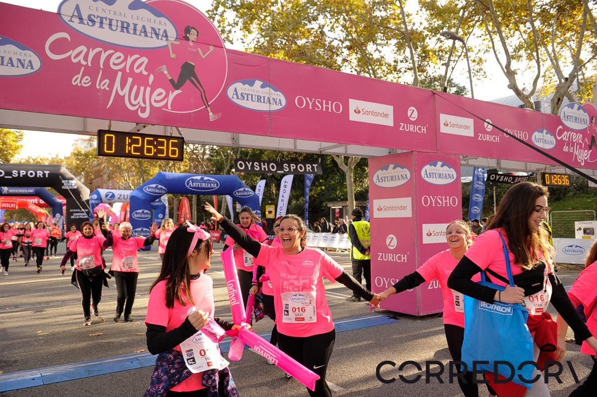 Llegada de la Carrera de la Mujer de Barcelona (ARCO IZQUIERDO 66)