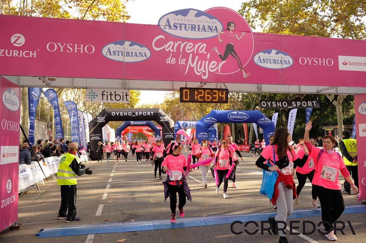 Llegada de la Carrera de la Mujer de Barcelona (ARCO IZQUIERDO 66)