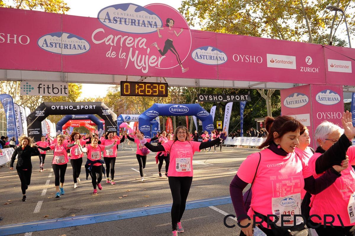Llegada de la Carrera de la Mujer de Barcelona (ARCO IZQUIERDO 66)