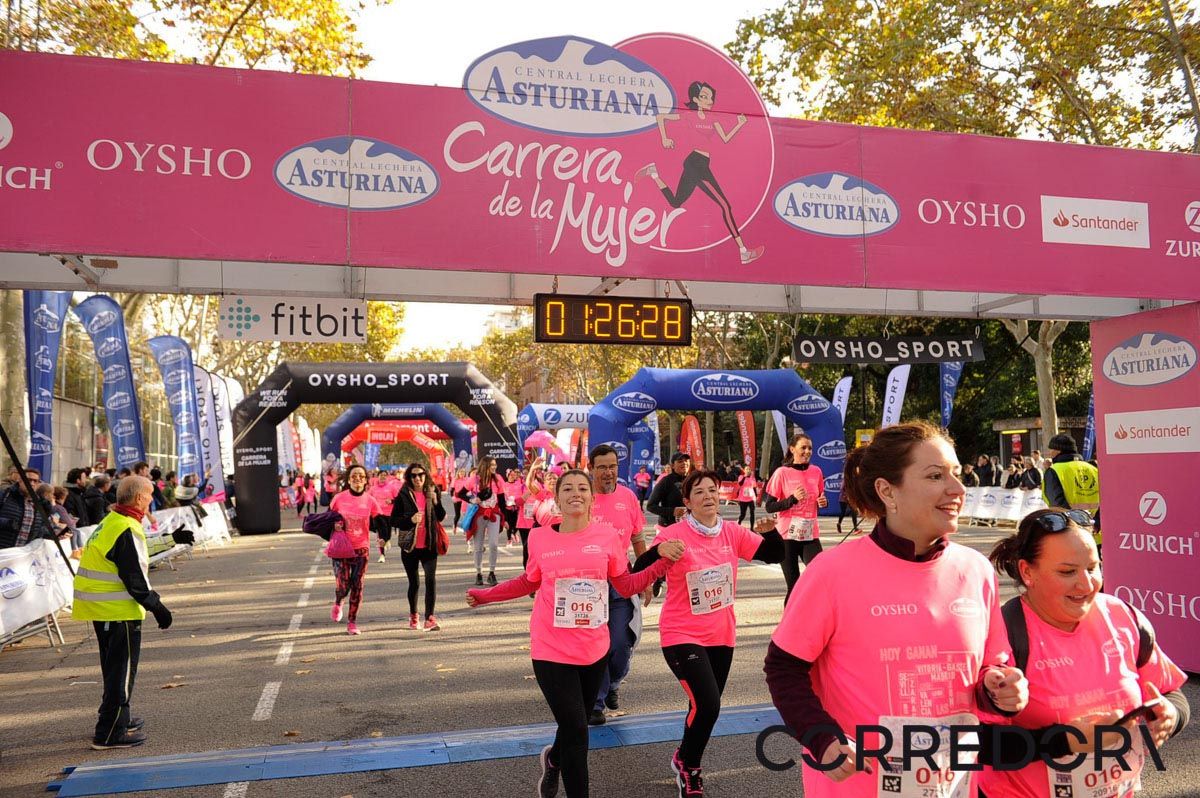 Llegada de la Carrera de la Mujer de Barcelona (ARCO IZQUIERDO 66)