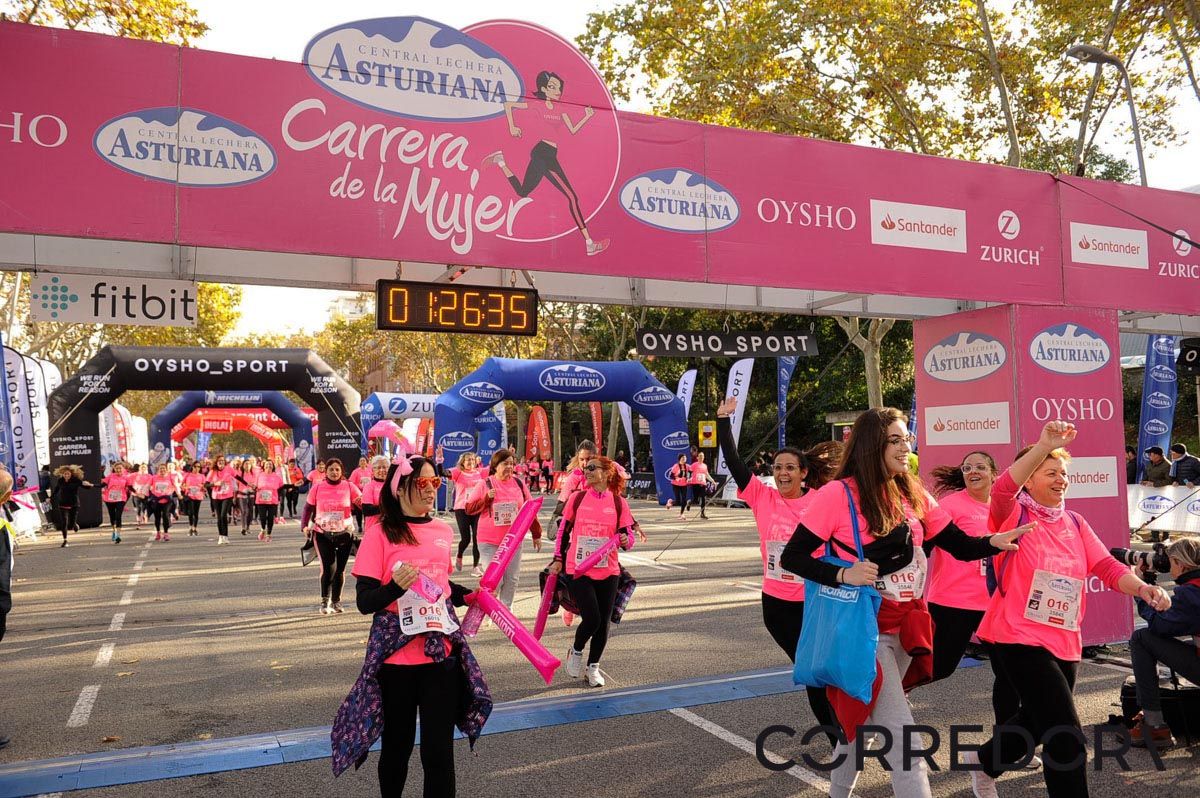 Llegada de la Carrera de la Mujer de Barcelona (ARCO IZQUIERDO 66)