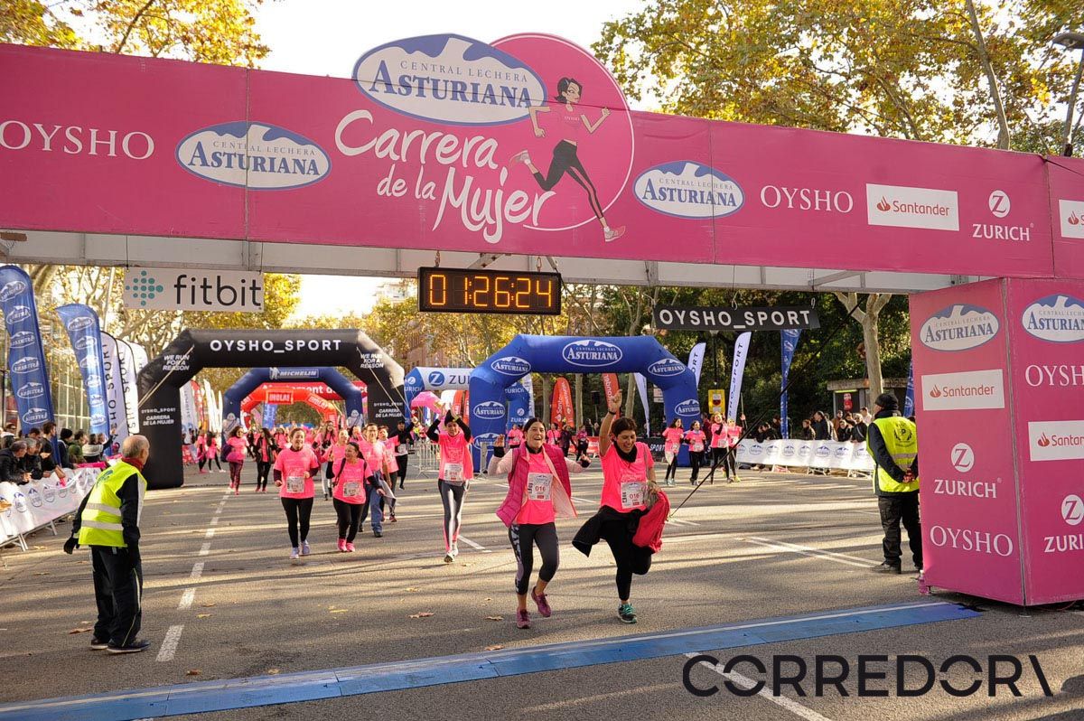 Llegada de la Carrera de la Mujer de Barcelona (ARCO IZQUIERDO 65)