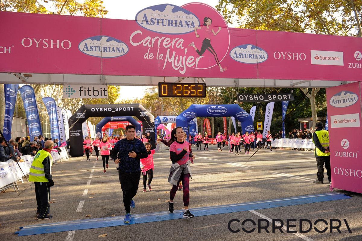 Llegada de la Carrera de la Mujer de Barcelona (ARCO IZQUIERDO 66)