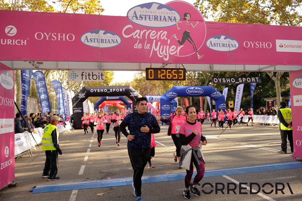 Llegada de la Carrera de la Mujer de Barcelona (ARCO IZQUIERDO 66)