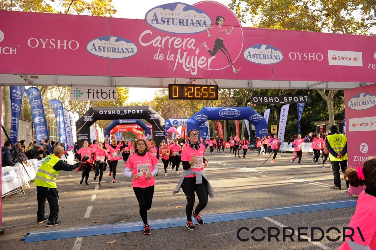 Llegada de la Carrera de la Mujer de Barcelona (ARCO IZQUIERDO 66)