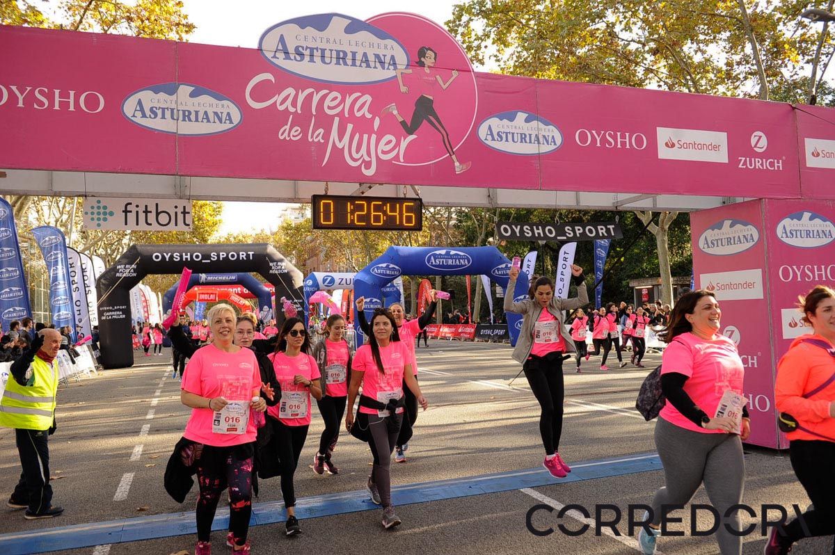 Llegada de la Carrera de la Mujer de Barcelona (ARCO IZQUIERDO 66)