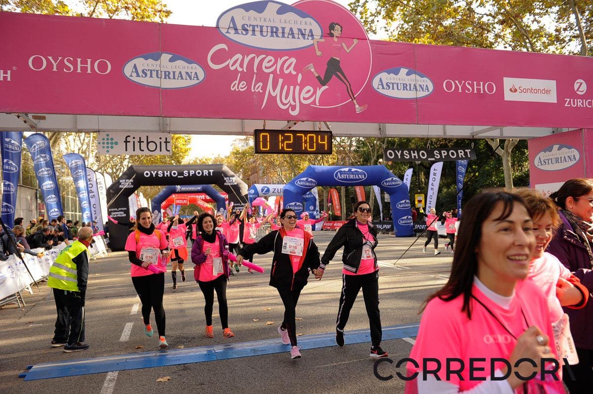 Llegada de la Carrera de la Mujer de Barcelona (ARCO IZQUIERDO 67)