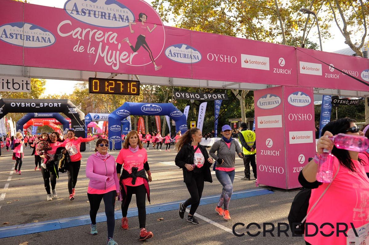 Llegada de la Carrera de la Mujer de Barcelona (ARCO IZQUIERDO 67)