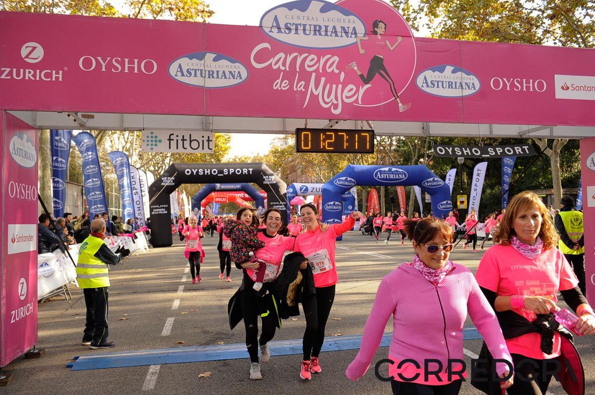 Llegada de la Carrera de la Mujer de Barcelona (ARCO IZQUIERDO 67)