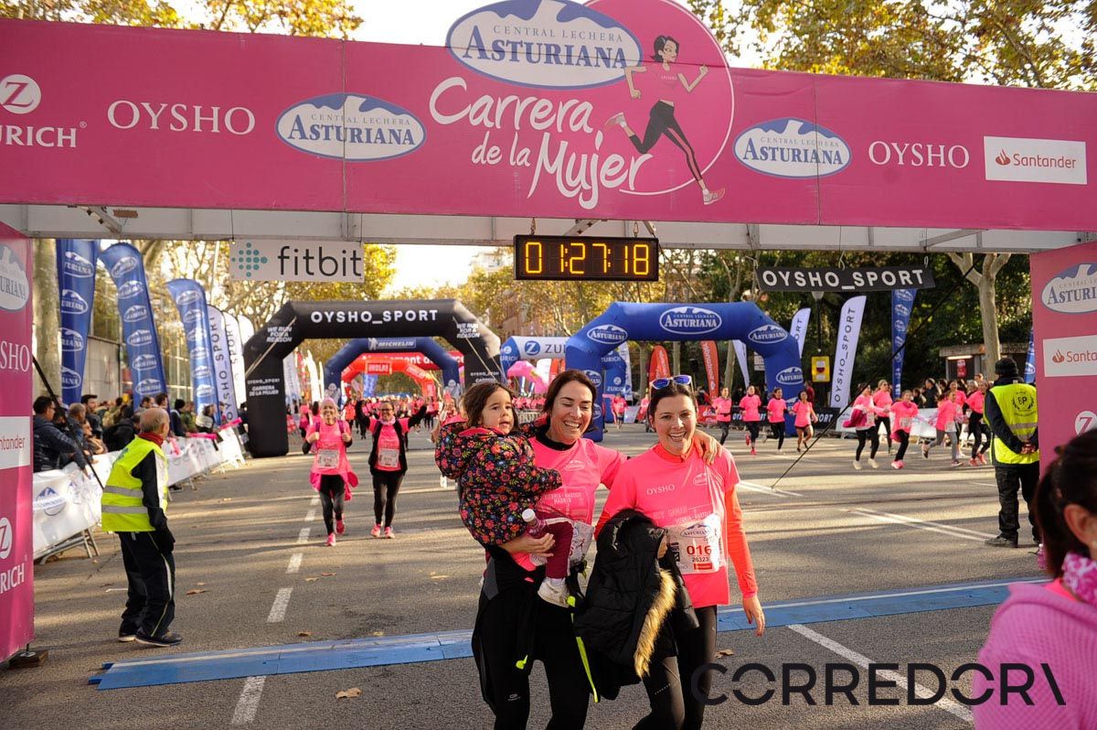 Llegada de la Carrera de la Mujer de Barcelona (ARCO IZQUIERDO 67)