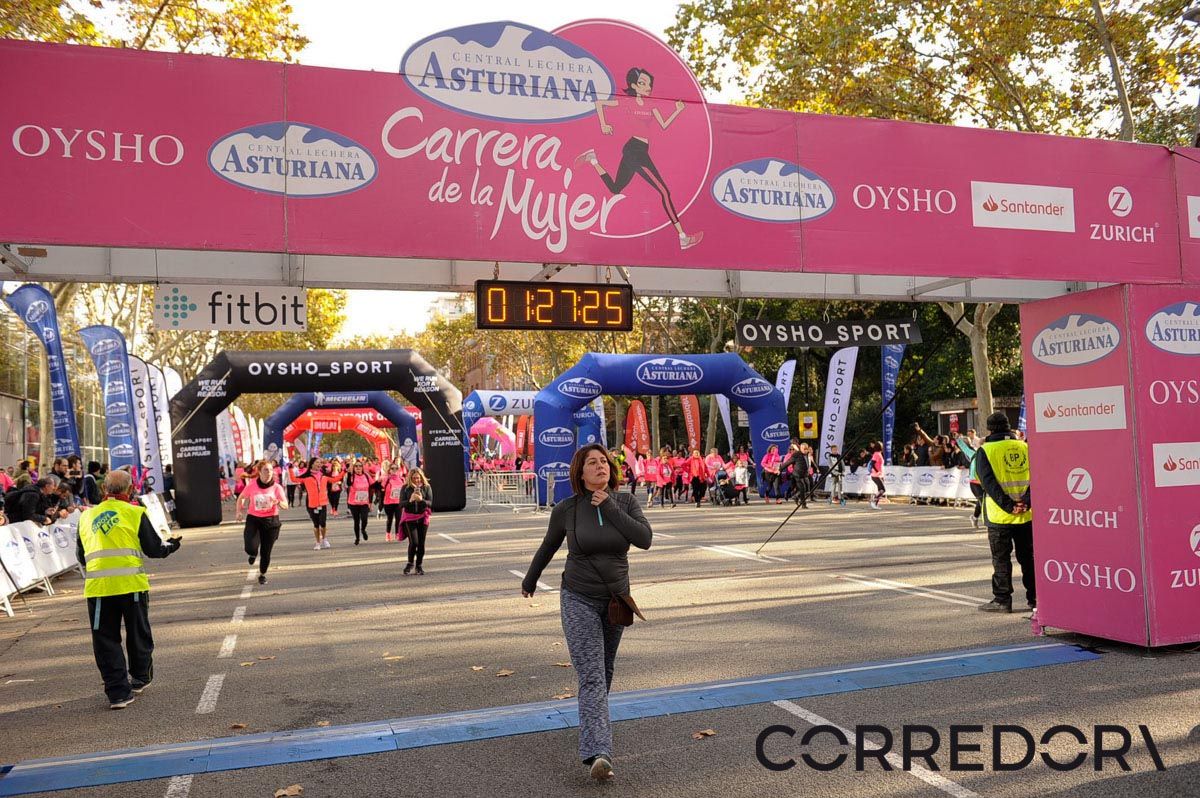 Llegada de la Carrera de la Mujer de Barcelona (ARCO IZQUIERDO 67)