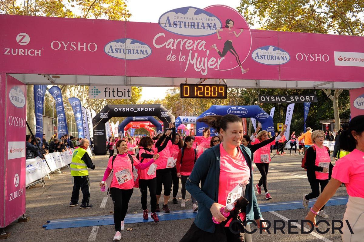 Llegada de la Carrera de la Mujer de Barcelona (ARCO IZQUIERDO 69)
