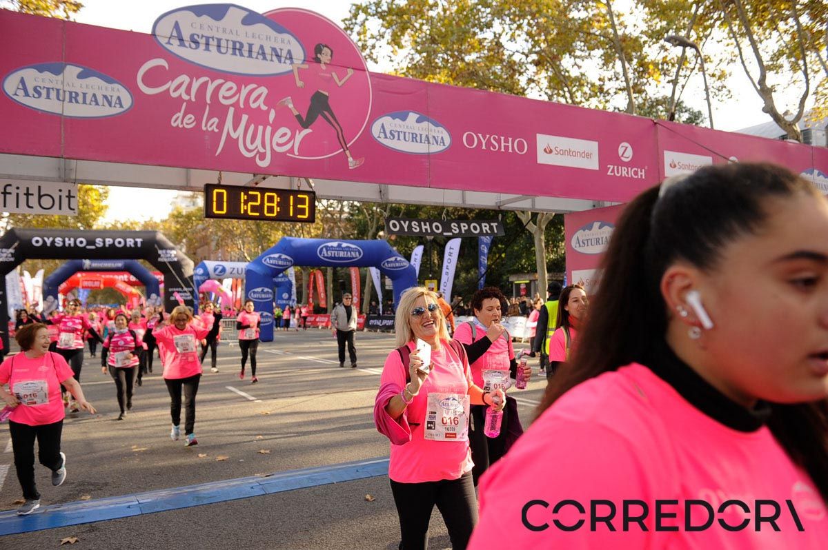 Llegada de la Carrera de la Mujer de Barcelona (ARCO IZQUIERDO 69)