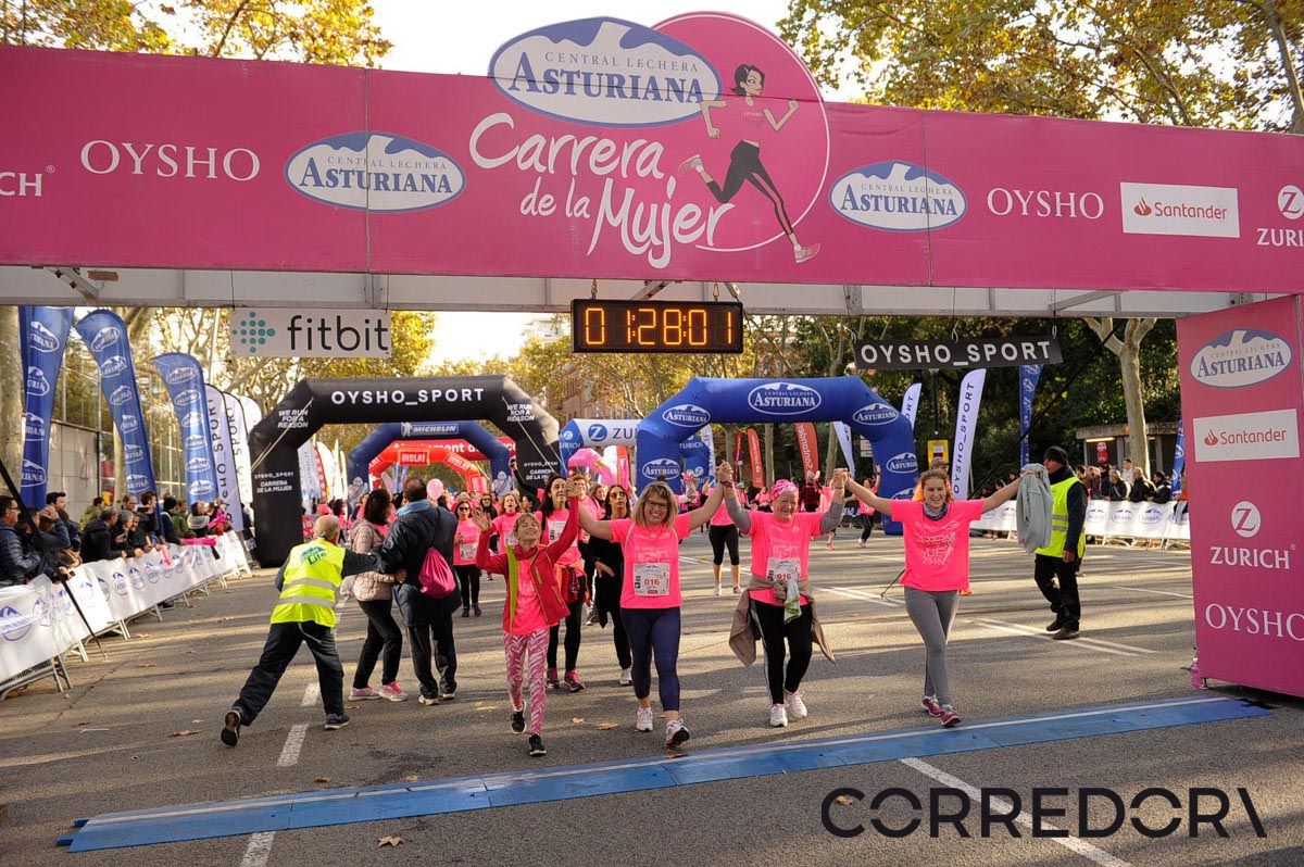 Llegada de la Carrera de la Mujer de Barcelona (ARCO IZQUIERDO 69)