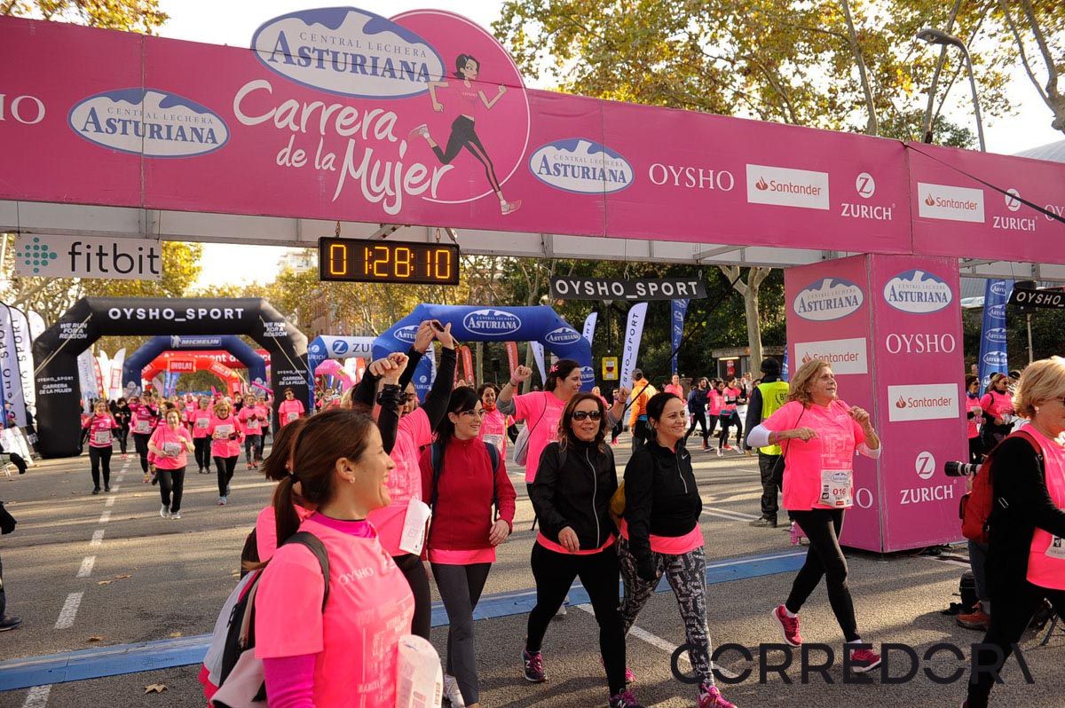 Llegada de la Carrera de la Mujer de Barcelona (ARCO IZQUIERDO 69)