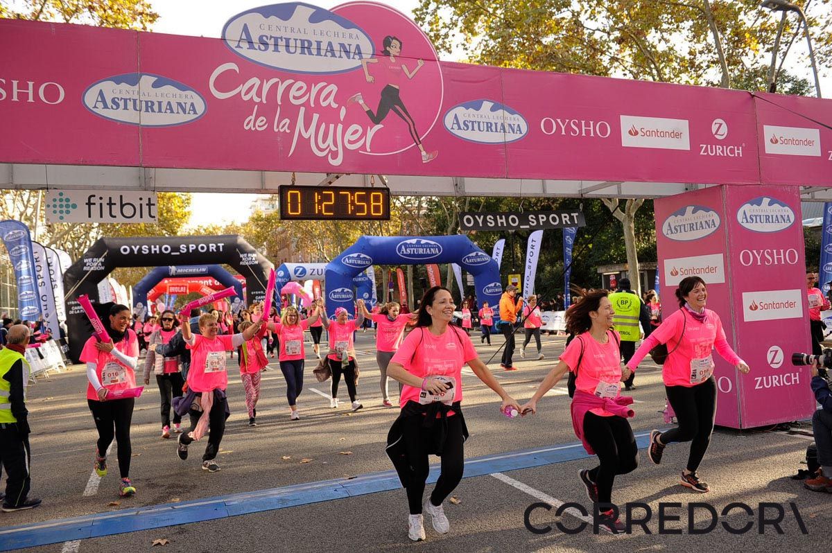 Llegada de la Carrera de la Mujer de Barcelona (ARCO IZQUIERDO 69)