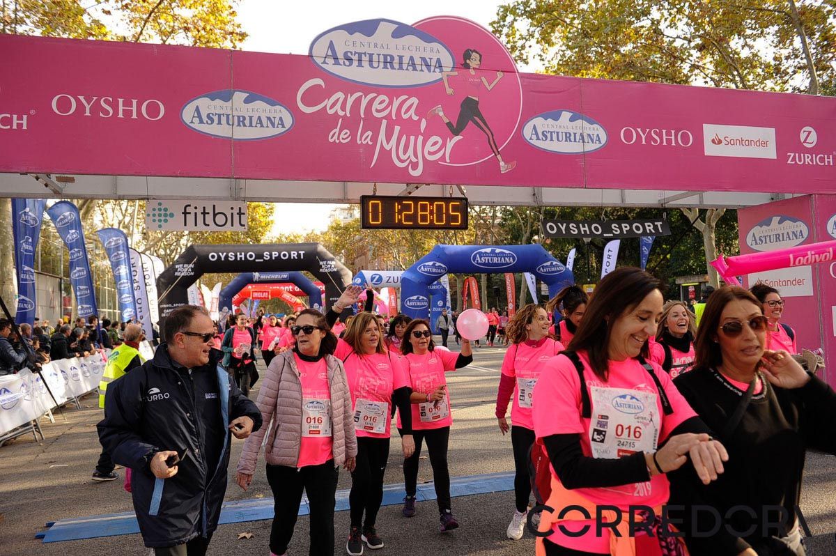 Llegada de la Carrera de la Mujer de Barcelona (ARCO IZQUIERDO 69)