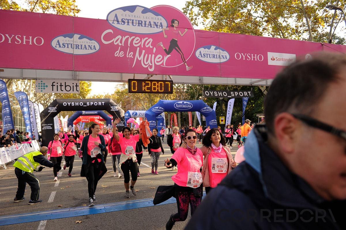 Llegada de la Carrera de la Mujer de Barcelona (ARCO IZQUIERDO 69)