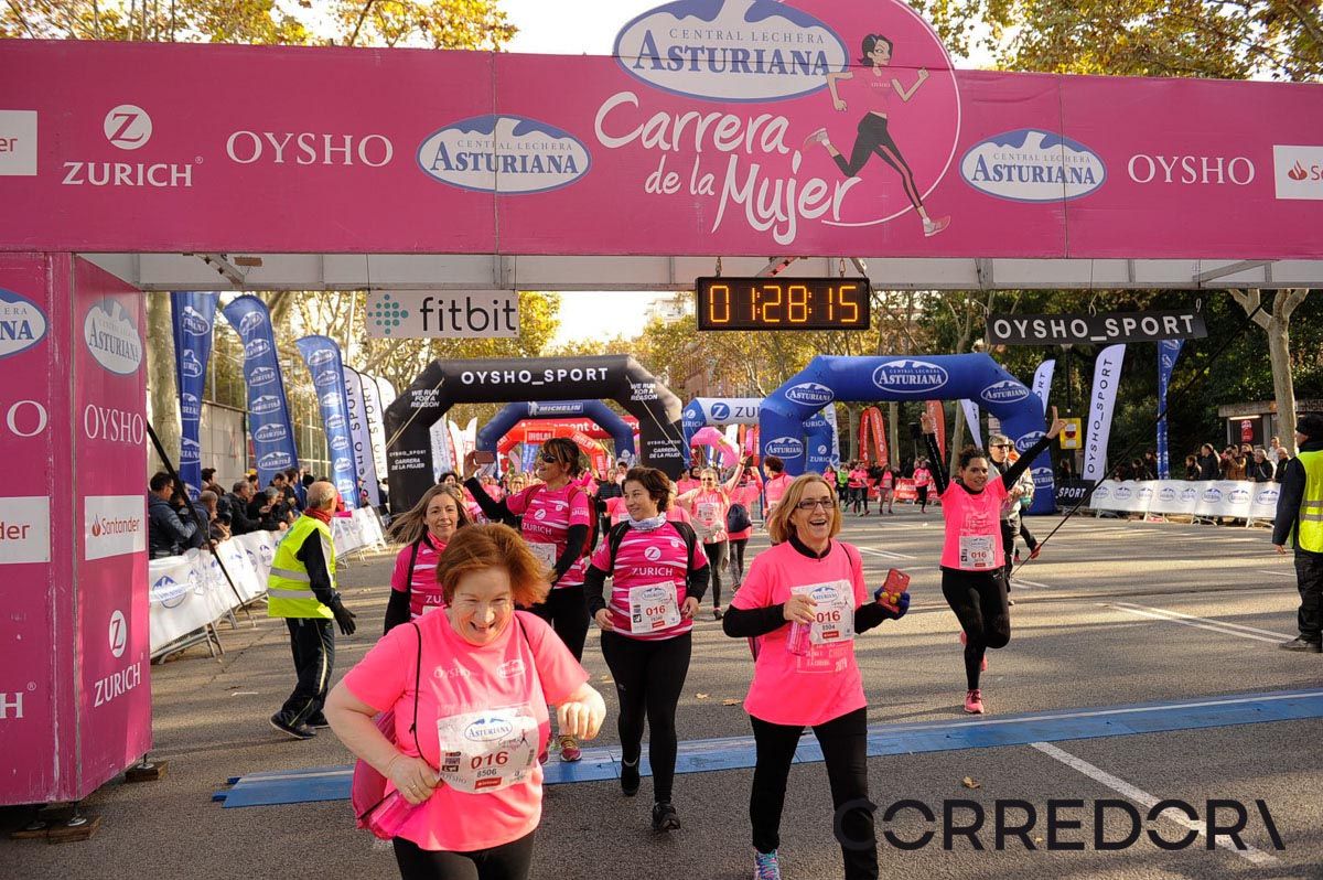 Llegada de la Carrera de la Mujer de Barcelona (ARCO IZQUIERDO 69)