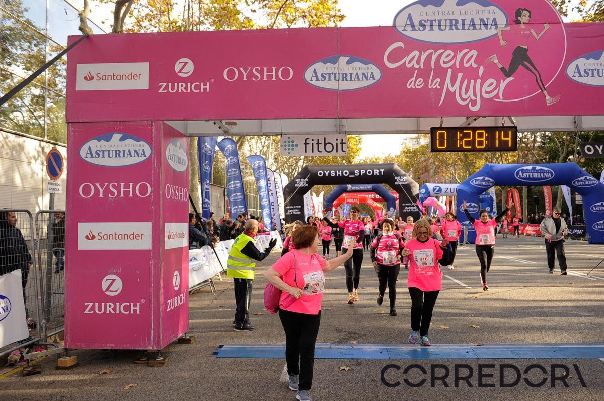 Llegada de la Carrera de la Mujer de Barcelona (ARCO IZQUIERDO 69)