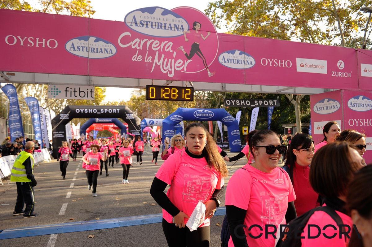 Llegada de la Carrera de la Mujer de Barcelona (ARCO IZQUIERDO 69)