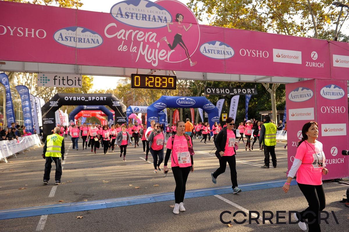 Llegada de la Carrera de la Mujer de Barcelona (ARCO IZQUIERDO 70)