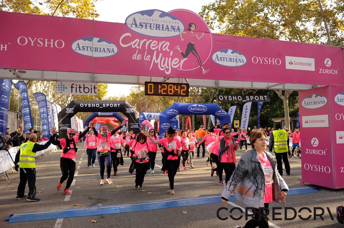 Llegada de la Carrera de la Mujer de Barcelona (ARCO IZQUIERDO 70)