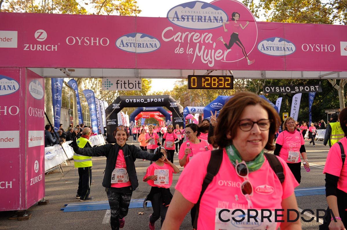 Llegada de la Carrera de la Mujer de Barcelona (ARCO IZQUIERDO 70)