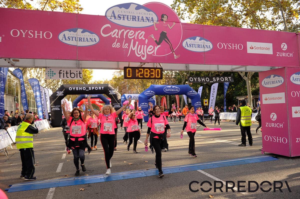 Llegada de la Carrera de la Mujer de Barcelona (ARCO IZQUIERDO 70)