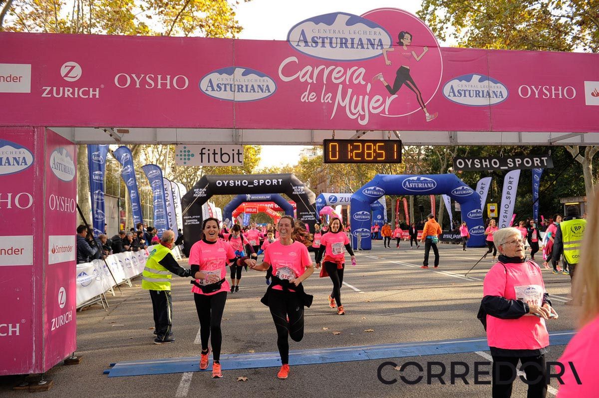 Llegada de la Carrera de la Mujer de Barcelona (ARCO IZQUIERDO 70)