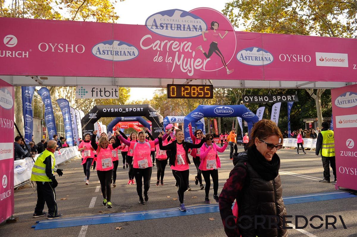 Llegada de la Carrera de la Mujer de Barcelona (ARCO IZQUIERDO 71)