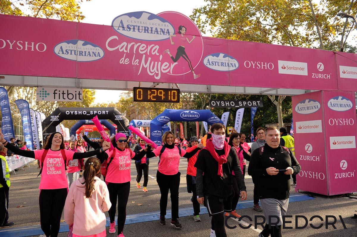 Llegada de la Carrera de la Mujer de Barcelona (ARCO IZQUIERDO 71)