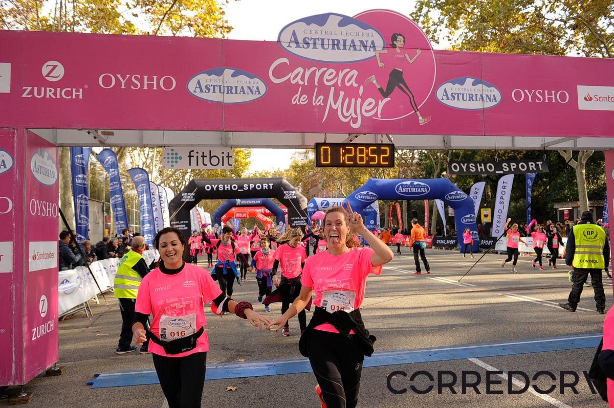 Llegada de la Carrera de la Mujer de Barcelona (ARCO IZQUIERDO 70)