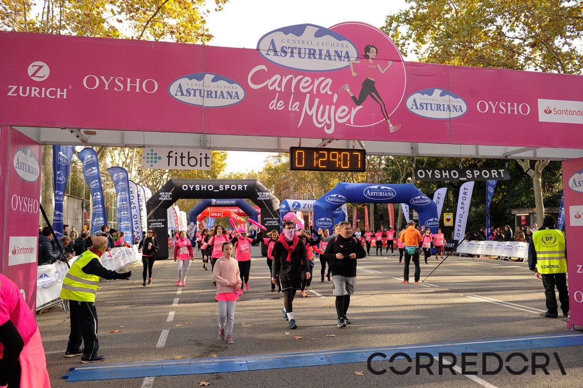 Llegada de la Carrera de la Mujer de Barcelona (ARCO IZQUIERDO 71)