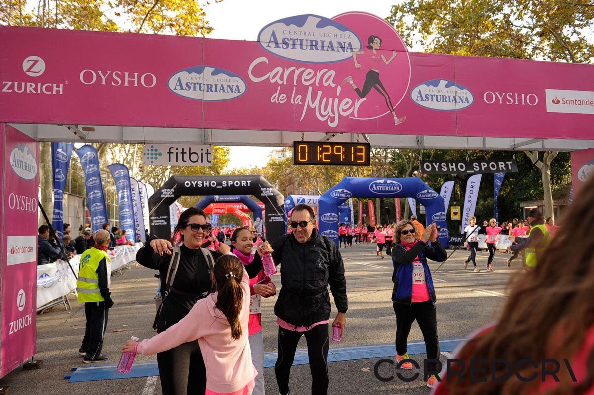 Llegada de la Carrera de la Mujer de Barcelona (ARCO IZQUIERDO 71)