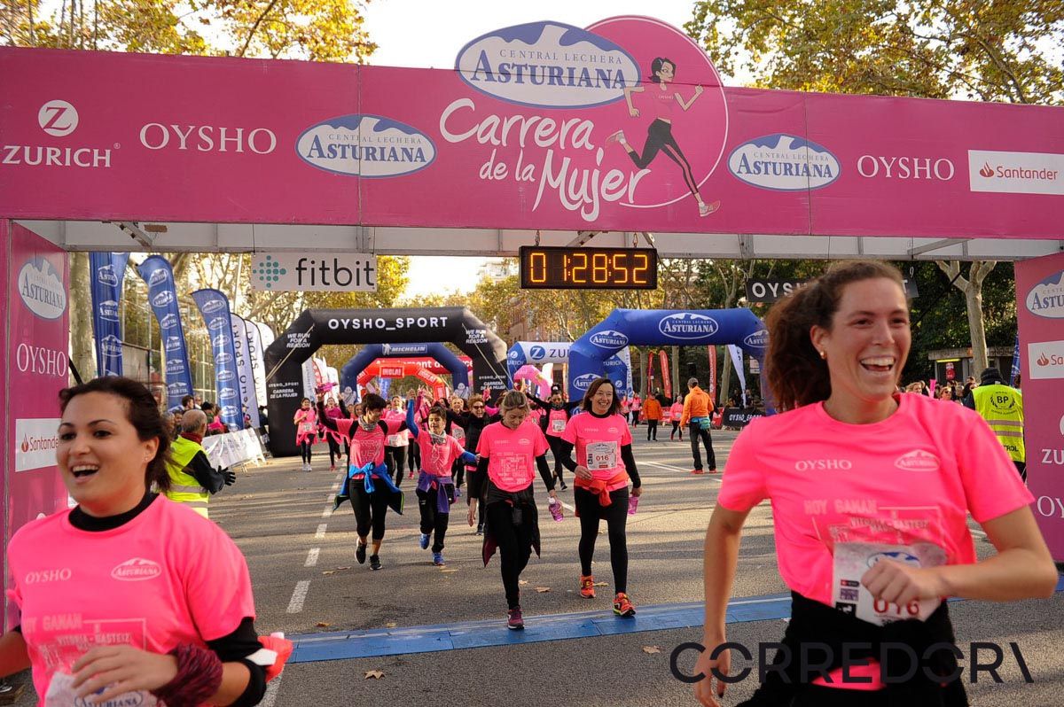 Llegada de la Carrera de la Mujer de Barcelona (ARCO IZQUIERDO 70)