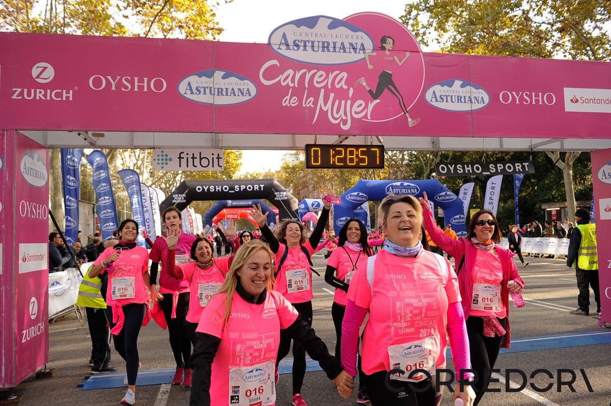 Llegada de la Carrera de la Mujer de Barcelona (ARCO IZQUIERDO 71)