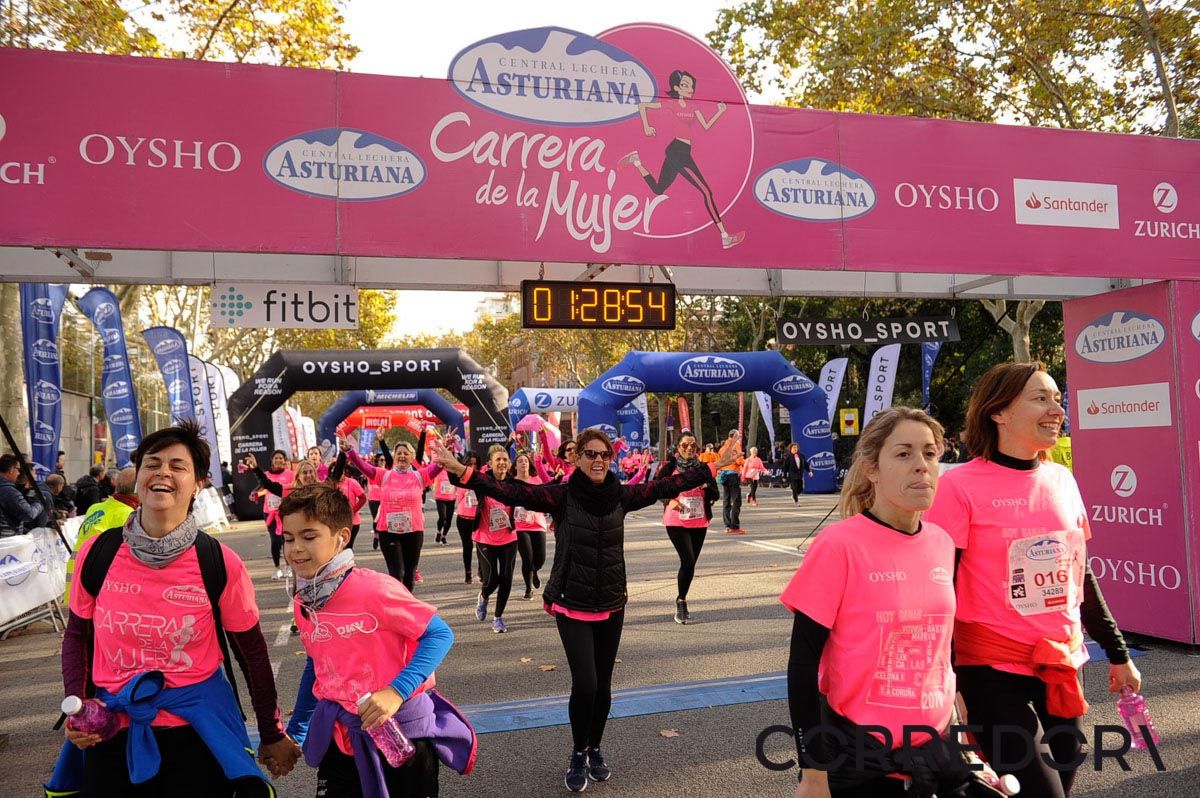 Llegada de la Carrera de la Mujer de Barcelona (ARCO IZQUIERDO 71)
